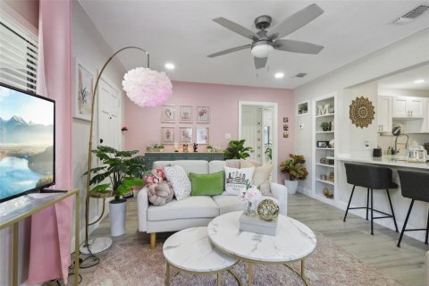 House in Saint Petersburg, Florida 3 bedrooms, 91.97 sq.m. № 1510058 - photo 8