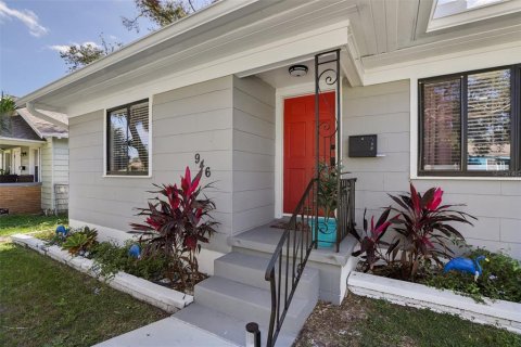 House in Saint Petersburg, Florida 3 bedrooms, 91.97 sq.m. № 1510058 - photo 2