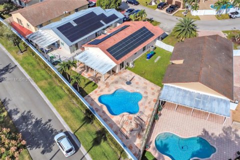 House in Hialeah, Florida 3 bedrooms, 155.98 sq.m. № 2062512 - photo 27