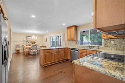 House in Miami, Florida 4 bedrooms, 210.89 sq.m. № 1836026 - photo 6