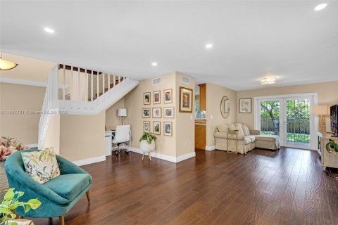 House in Miami, Florida 4 bedrooms, 210.89 sq.m. № 1836026 - photo 4