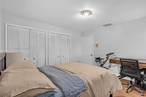House in Miami, Florida 4 bedrooms, 210.89 sq.m. № 1836026 - photo 20