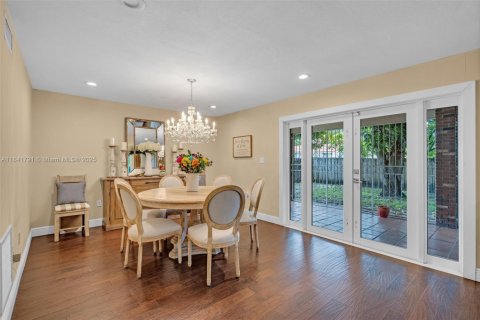 House in Miami, Florida 4 bedrooms, 210.89 sq.m. № 1836026 - photo 8