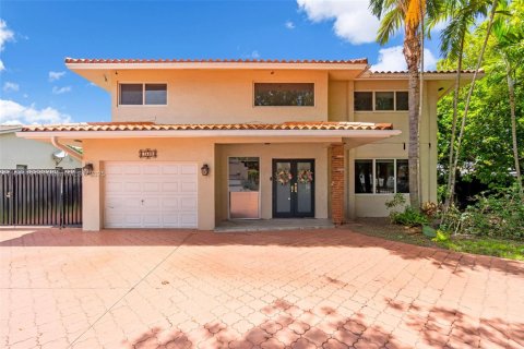House in Miami, Florida 4 bedrooms, 210.89 sq.m. № 1836026 - photo 1