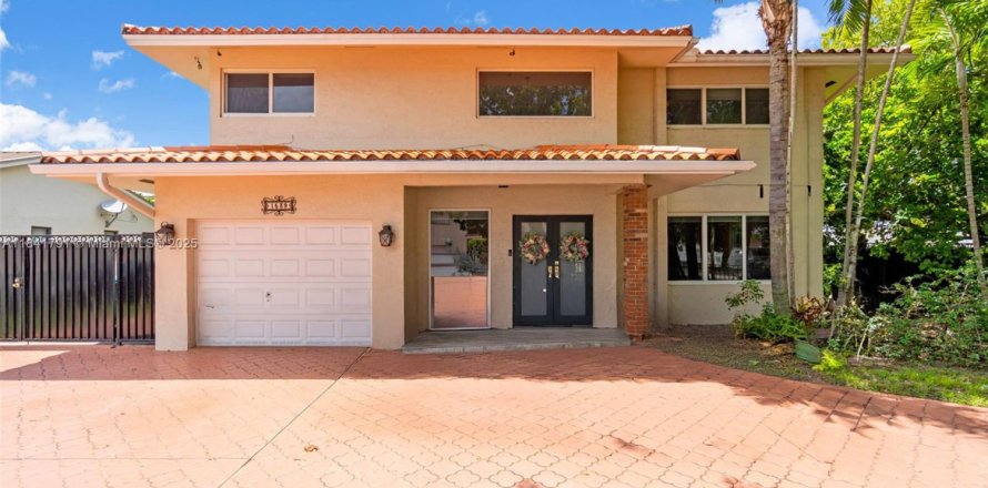 House in Miami, Florida 4 bedrooms, 210.89 sq.m. № 1836026