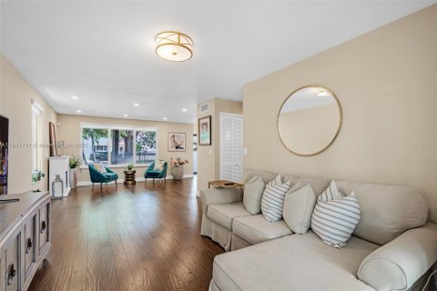 House in Miami, Florida 4 bedrooms, 210.89 sq.m. № 1836026 - photo 28