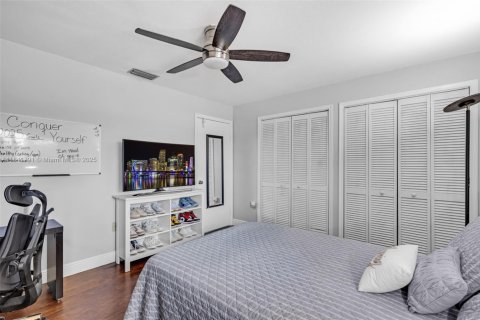 House in Miami, Florida 4 bedrooms, 210.89 sq.m. № 1836026 - photo 14