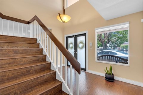 House in Miami, Florida 4 bedrooms, 210.89 sq.m. № 1836026 - photo 10