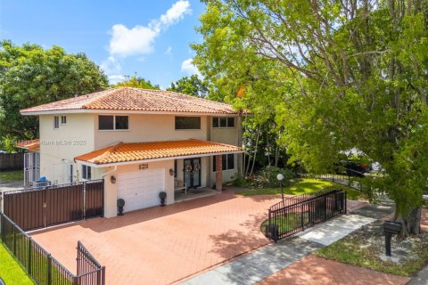 House in Miami, Florida 4 bedrooms, 210.89 sq.m. № 1836026 - photo 2