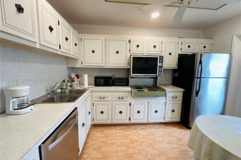 Copropriété à vendre à Hallandale Beach, Floride: 2 chambres, 95.41 m2 № 2009907 - photo 12