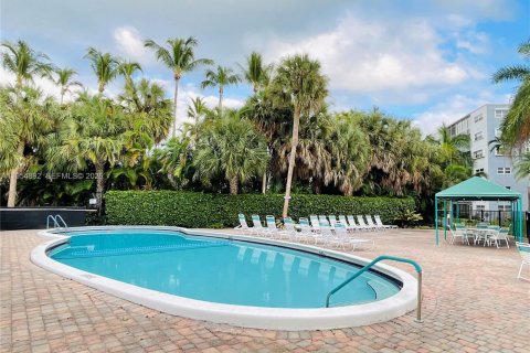 Copropriété à vendre à Hallandale Beach, Floride: 2 chambres, 95.41 m2 № 2009907 - photo 2