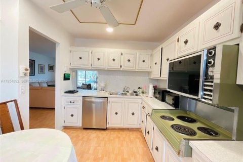 Copropriété à vendre à Hallandale Beach, Floride: 2 chambres, 95.41 m2 № 2009907 - photo 11