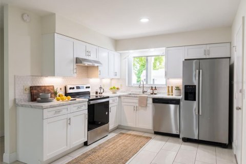 Villa ou maison à louer à Orlando, Floride: 3 chambres, 121.89 m2 № 2105072 - photo 4
