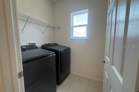 House in Davenport, Florida 4 bedrooms, 174.56 sq.m. № 2203448 - photo 13