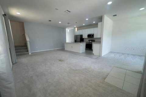House in Davenport, Florida 4 bedrooms, 174.56 sq.m. № 2203448 - photo 5