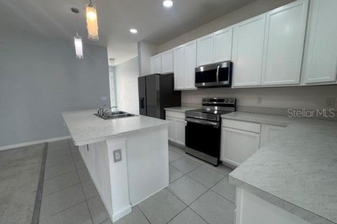 House in Davenport, Florida 4 bedrooms, 174.56 sq.m. № 2203448 - photo 9