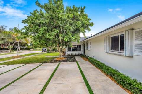 Casa en venta en Palmetto Bay, Florida, 4 dormitorios, 180.51 m2 № 2008856 - foto 5