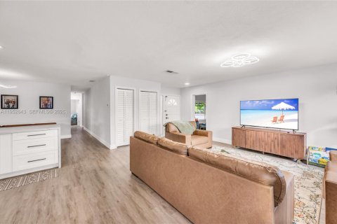 Casa en venta en Palmetto Bay, Florida, 4 dormitorios, 180.51 m2 № 2008856 - foto 9