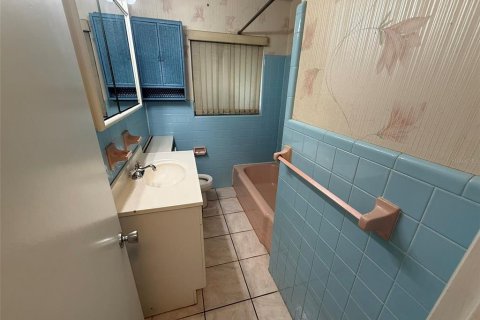 House in Port Charlotte, Florida 2 bedrooms, 90.12 sq.m. № 1917206 - photo 13