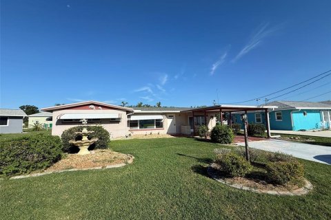 House in Port Charlotte, Florida 2 bedrooms, 90.12 sq.m. № 1917206 - photo 1