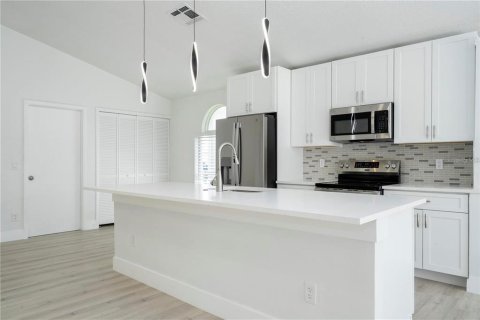 House in Orlando, Florida 3 bedrooms, 145.11 sq.m. № 1907398 - photo 12