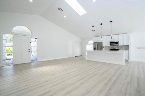 House in Orlando, Florida 3 bedrooms, 145.11 sq.m. № 1907398 - photo 10