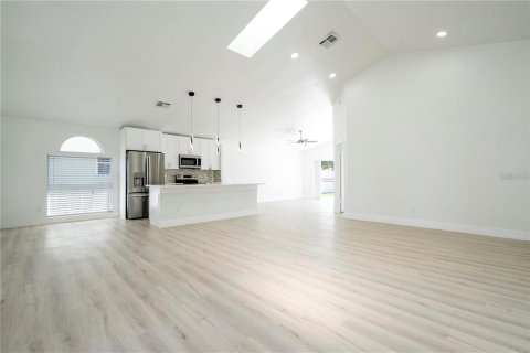 House in Orlando, Florida 3 bedrooms, 145.11 sq.m. № 1907398 - photo 7