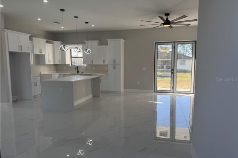 House in Lehigh Acres, Florida 3 bedrooms, 139.17 sq.m. № 1635066 - photo 4