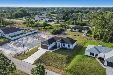 House in Lehigh Acres, Florida 3 bedrooms, 139.17 sq.m. № 1635066 - photo 28