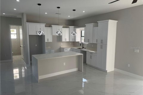 House in Lehigh Acres, Florida 3 bedrooms, 139.17 sq.m. № 1635066 - photo 6