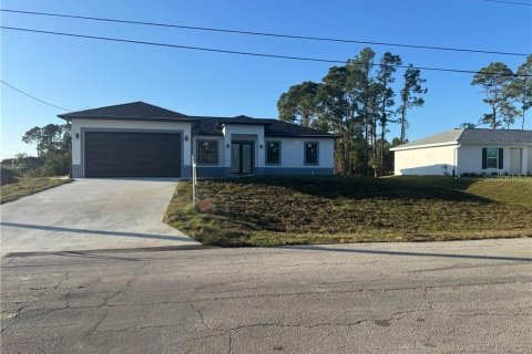 House in Lehigh Acres, Florida 3 bedrooms, 139.17 sq.m. № 1635066 - photo 1