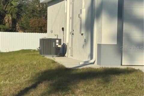 House in Lehigh Acres, Florida 3 bedrooms, 139.17 sq.m. № 1635066 - photo 3