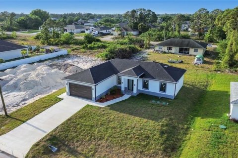 House in Lehigh Acres, Florida 3 bedrooms, 139.17 sq.m. № 1635066 - photo 30