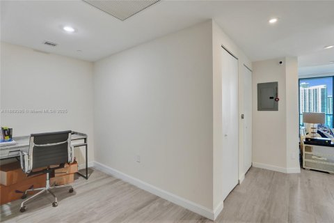 Condominio en venta en Miami, Florida, 2 dormitorios, 86.03 m2 № 1941383 - foto 29