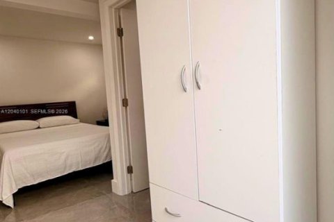 Commercial property in Fort Lauderdale, Florida 1 bedroom № 2086420 - photo 9