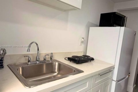 Commercial property in Fort Lauderdale, Florida 1 bedroom № 2086420 - photo 8