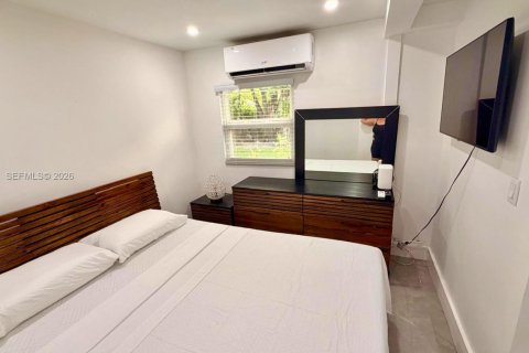 Commercial property in Fort Lauderdale, Florida 1 bedroom № 2086420 - photo 2