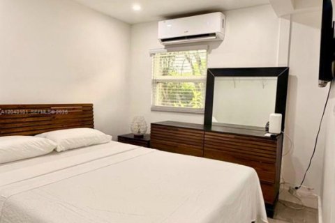 Commercial property in Fort Lauderdale, Florida 1 bedroom № 2086420 - photo 17