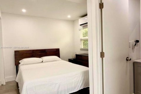 Commercial property in Fort Lauderdale, Florida 1 bedroom № 2086420 - photo 13