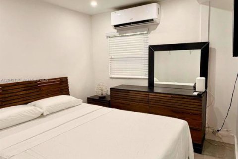 Commercial property in Fort Lauderdale, Florida 1 bedroom № 2086420 - photo 16