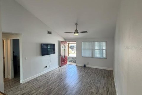 House in Tampa, Florida 2 bedrooms, 80.64 sq.m. № 2356536 - photo 2