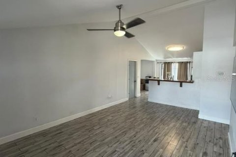 House in Tampa, Florida 2 bedrooms, 80.64 sq.m. № 2356536 - photo 3
