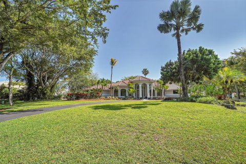 House in Coral Springs, Florida 5 bedrooms, 459.96 sq.m. № 1077841 - photo 1