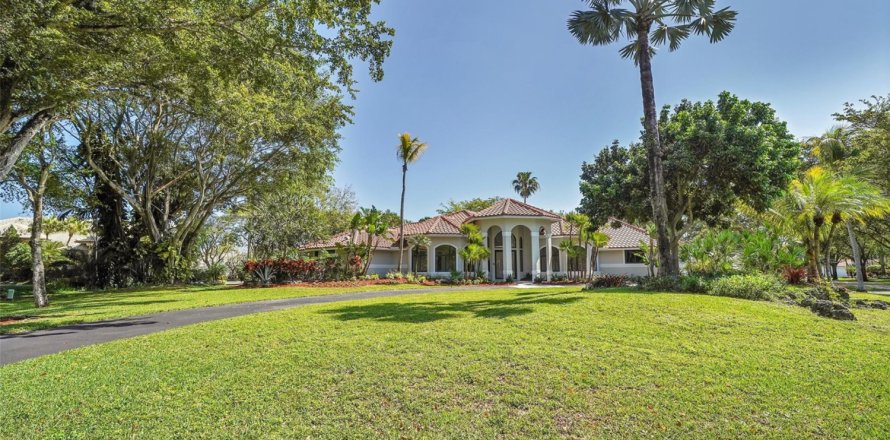 House in Coral Springs, Florida 5 bedrooms, 459.96 sq.m. № 1077841