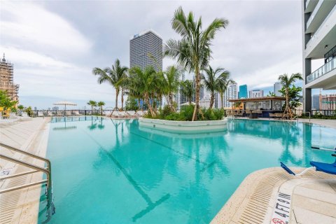 Снять в аренду кондоминиум в Майами, Флорида 1 спальня, 60.67м2, № 1984342 - фото 2
