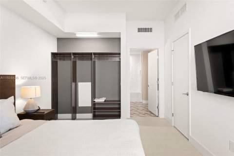 Снять в аренду кондоминиум в Майами, Флорида 1 спальня, 60.67м2, № 1984342 - фото 14