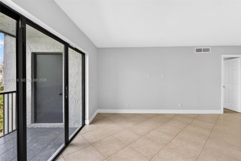 Купить кондоминиум в Уэстон, Флорида 2 спальни, 113.34м2, № 2043641 - фото 6