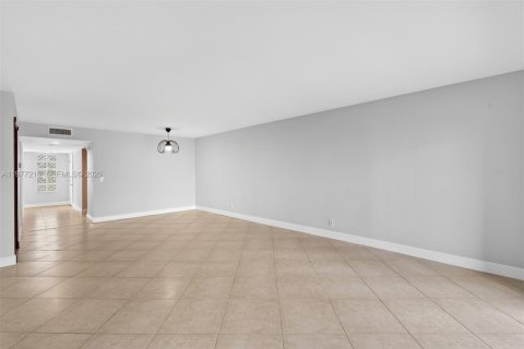 Купить кондоминиум в Уэстон, Флорида 2 спальни, 113.34м2, № 2043641 - фото 4