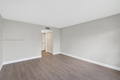 Купить кондоминиум в Уэстон, Флорида 2 спальни, 113.34м2, № 2043641 - фото 12