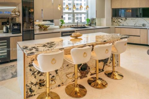 Copropriété à louer à Miami, Floride: 3 chambres, 218.6 m2 № 2027996 - photo 2